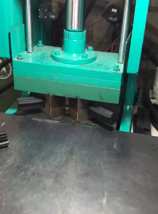 1681520018133864.jpg 409.jpg